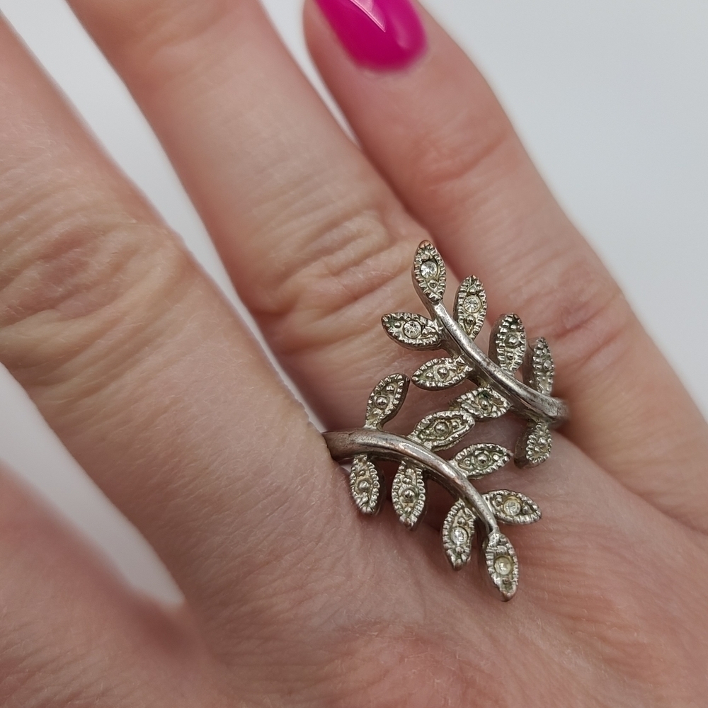 Silver Tone Vine Costume Ring